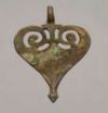Vigolzone (PC) - mostra Vicus Ussoni - pendente traforato cuoriforme in bronzo, senza scala metrica